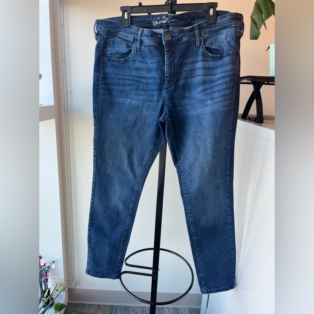 Universal Thread Dark Blue Ankle Women’s Jeans